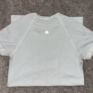 Lululemon Swiftly Tech Short Sleeve  2.0 / Size 2 / Color: White ⚪️